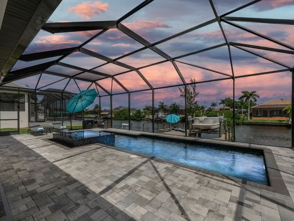 Luxury Cape Coral Lovely Home Away from Home
