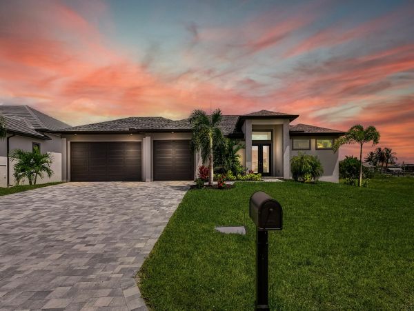 Luxury Cape Coral Lovely Home Away from Home