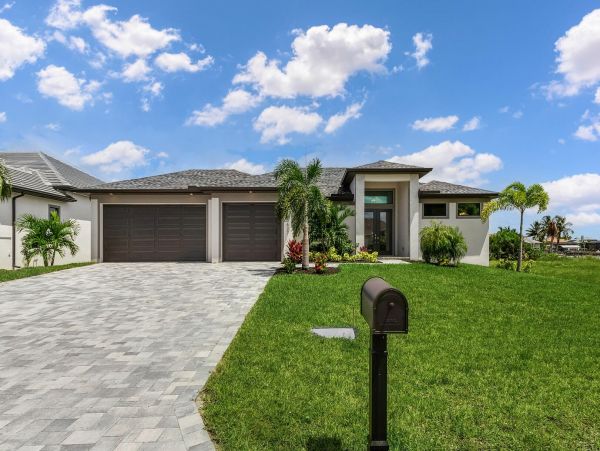 Luxury Cape Coral Lovely Home Away from Home