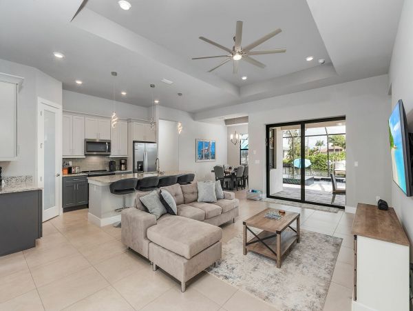 Luxury Cape Coral Lovely Home Away from Home