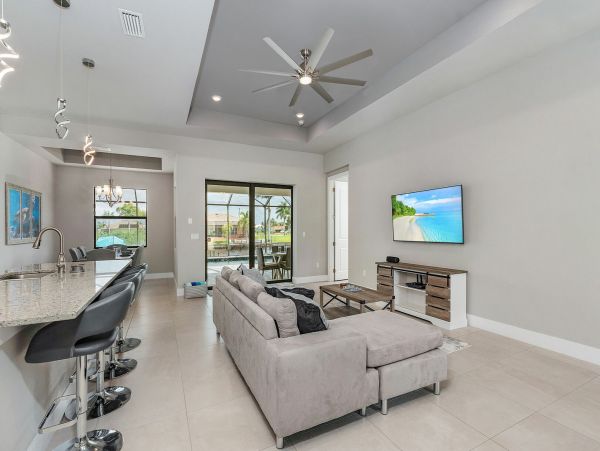 Luxury Cape Coral Lovely Home Away from Home