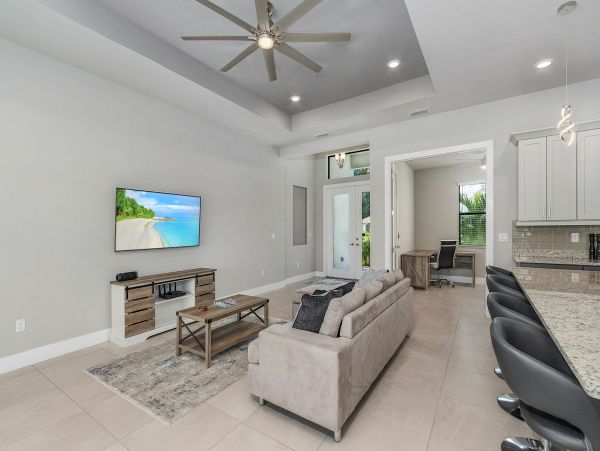Luxury Cape Coral Lovely Home Away from Home
