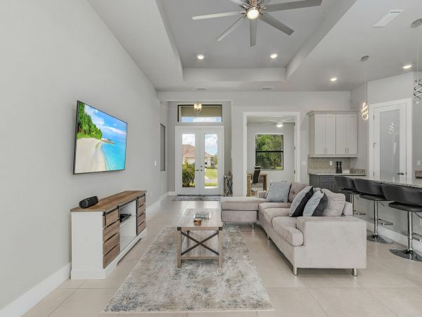 Luxury Cape Coral Lovely Home Away from Home