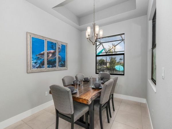 Luxury Cape Coral Lovely Home Away from Home