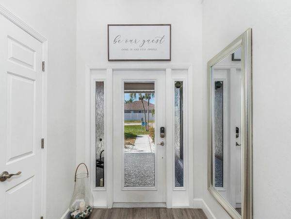 Cape Coral Vacation Home Luxury Throughout Pool