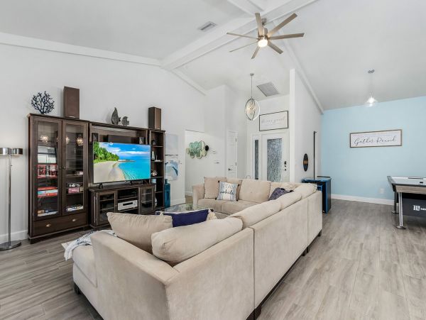 Cape Coral Vacation Home Luxury Throughout Pool