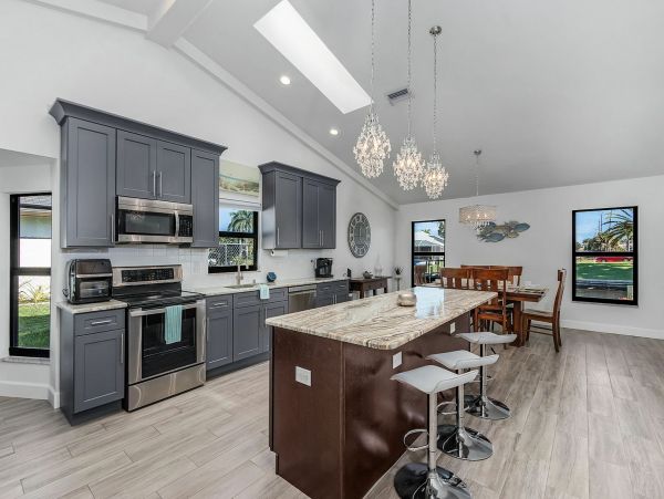 Cape Coral Vacation Home Luxury Throughout Pool