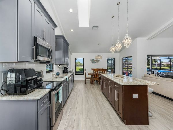 Cape Coral Vacation Home Luxury Throughout Pool
