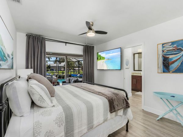 Cape Coral Vacation Home Luxury Throughout Pool