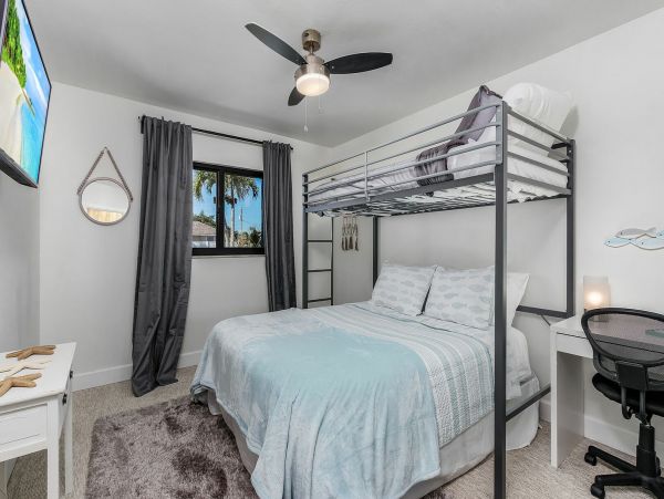 Cape Coral Vacation Home Luxury Throughout Pool