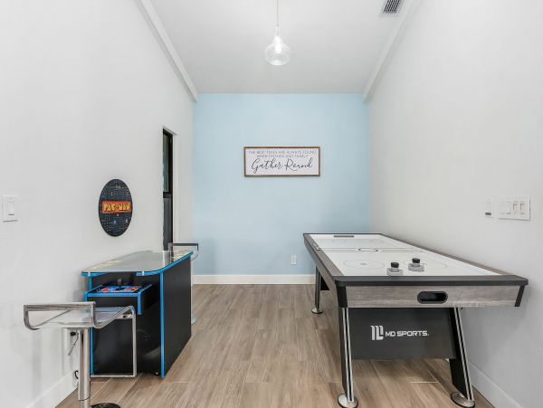 Cape Coral Vacation Home Luxury Throughout Pool