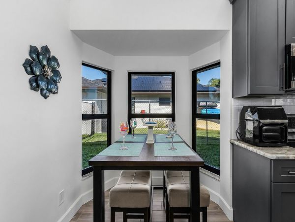 Cape Coral Vacation Home Luxury Throughout Pool
