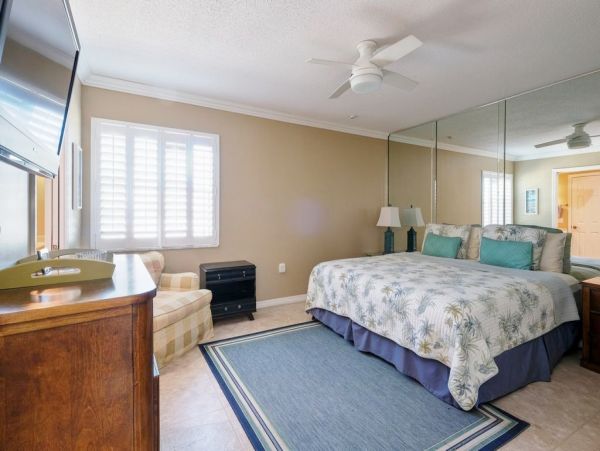On Beach Holmes Beach Vacation Condo Three Bedroom