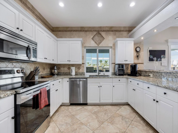 Luxury Vacation Five Bedroom Home with Pool & Canal View