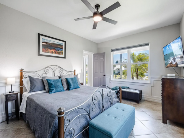 Luxury Vacation Five Bedroom Home with Pool & Canal View