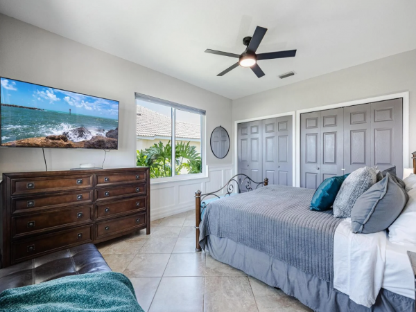 Luxury Vacation Five Bedroom Home with Pool & Canal View