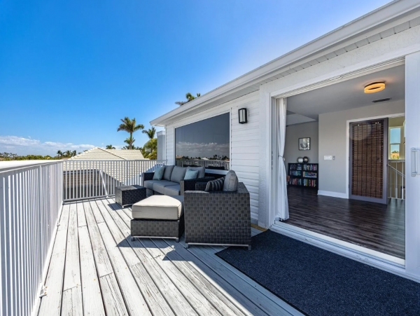 Luxury Vacation Five Bedroom Home with Pool & Canal View