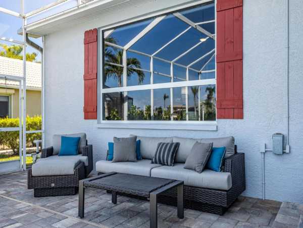 Luxury Vacation Five Bedroom Home with Pool & Canal View