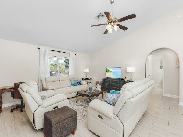 Cape Coral Lovely Three Bedroom Home.
