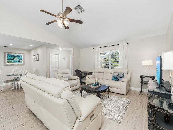Cape Coral Lovely Three Bedroom Home.
