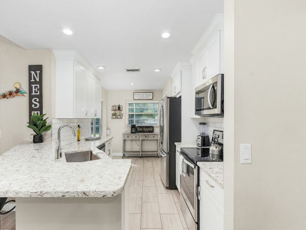 Cape Coral Lovely Three Bedroom Home.