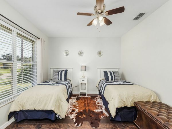 Cape Coral Lovely Three Bedroom Home.
