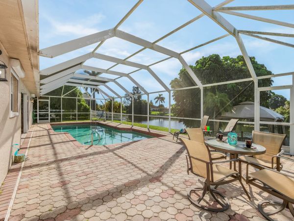 Cape Coral Lovely Three Bedroom Home.