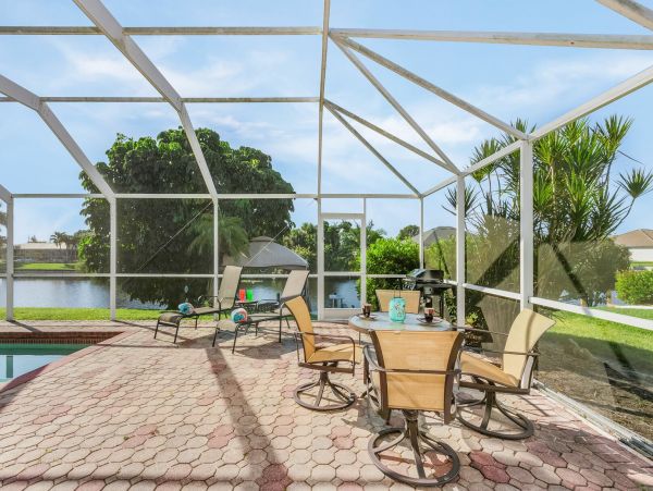 Cape Coral Lovely Three Bedroom Home.