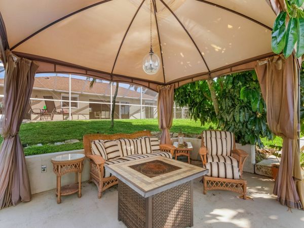 Cape Coral Lovely Three Bedroom Home.