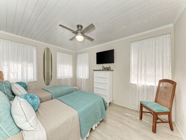 Holmes Beach Vacation Home Two Bedroom Walk to Beach