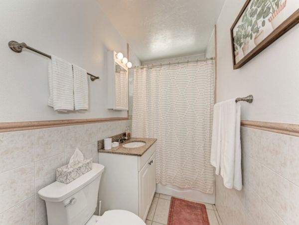 Holmes Beach Vacation Home Two Bedroom Walk to Beach