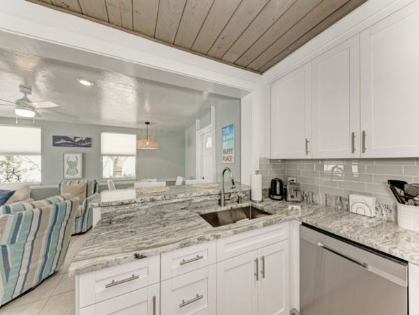 Holmes Beach Vacation Home Two Bedroom Walk to Beach
