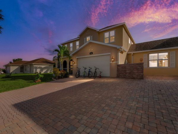 Gorgeous Five Bedroom Home with Private Pool in Cape Coral