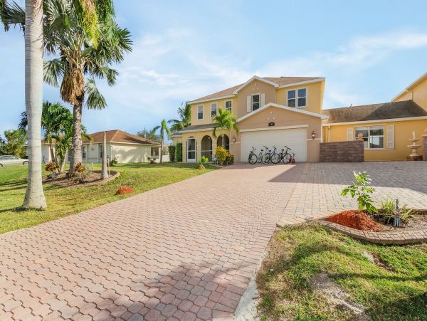 Gorgeous Five Bedroom Home with Private Pool in Cape Coral