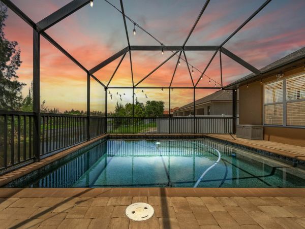 Cape Coral 5 Bedroom Home Sleeps 10 Guests