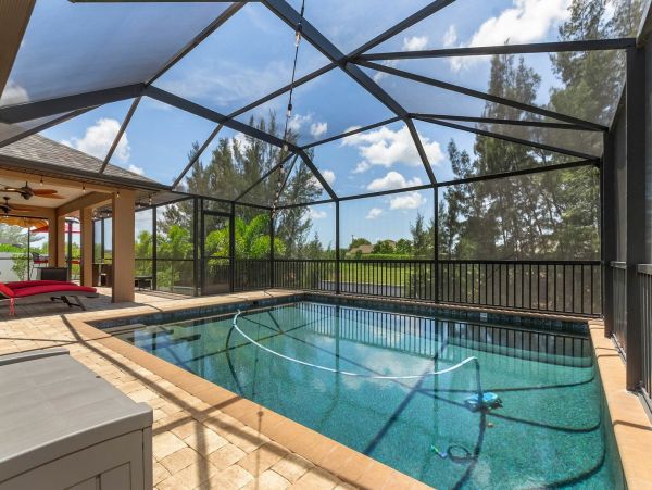 Cape Coral 5 Bedroom Home Sleeps 10 Guests