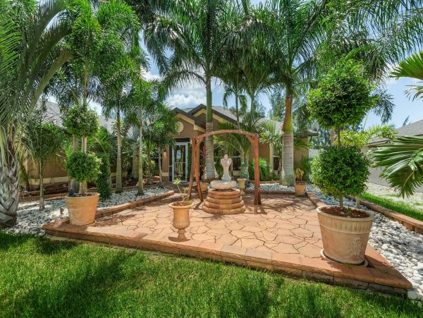 Cape Coral 5 Bedroom Home Sleeps 10 Guests