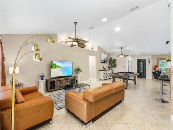 Cape Coral 5 Bedroom Home Sleeps 10 Guests