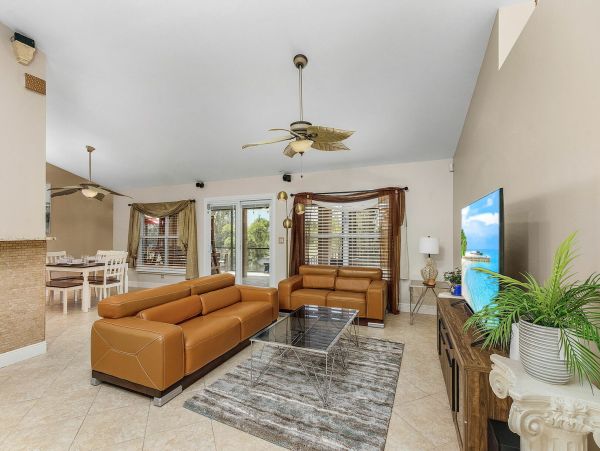 Cape Coral 5 Bedroom Home Sleeps 10 Guests