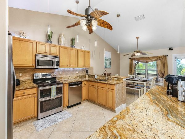 Cape Coral 5 Bedroom Home Sleeps 10 Guests