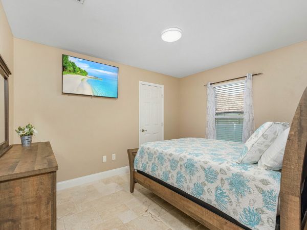 Cape Coral 5 Bedroom Home Sleeps 10 Guests
