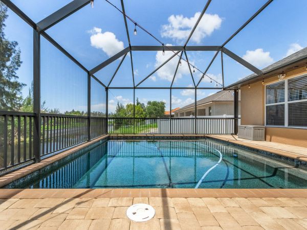 Cape Coral 5 Bedroom Home Sleeps 10 Guests