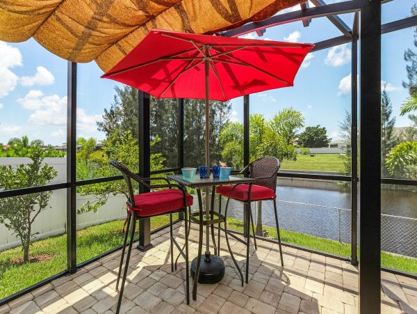 Cape Coral 5 Bedroom Home Sleeps 10 Guests