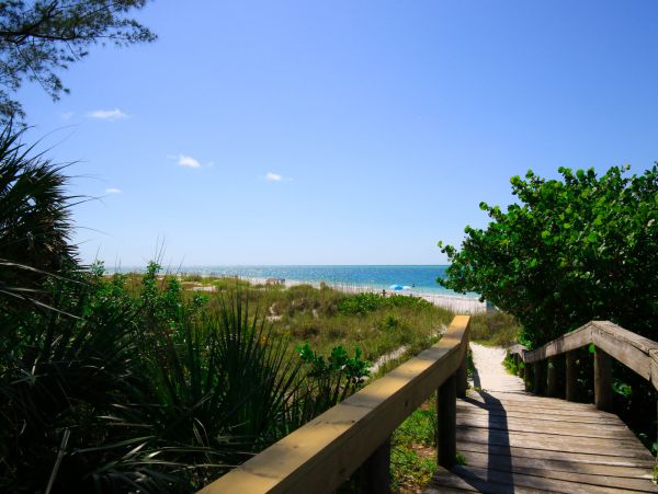 Bradenton Beach Vacation Condo Walk to Beach Two Bedroom