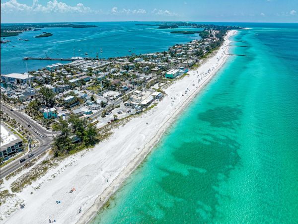 Bradenton Beach Vacation Condo Walk to Beach Two Bedroom