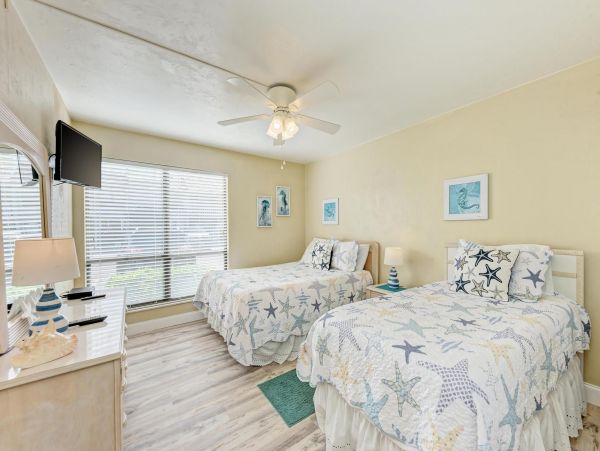 Bradenton Beach Vacation Condo Walk to Beach Two Bedroom