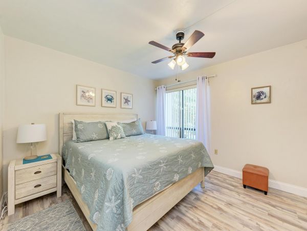 Bradenton Beach Vacation Condo Walk to Beach Two Bedroom