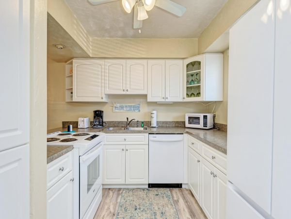 Bradenton Beach Vacation Condo Walk to Beach Two Bedroom