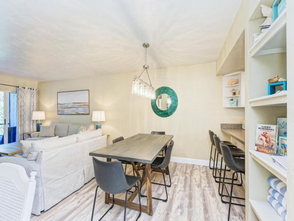 Bradenton Beach Vacation Condo Walk to Beach Two Bedroom