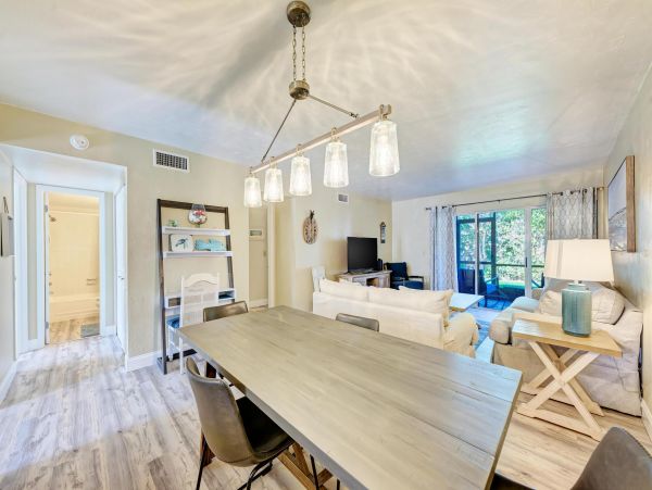 Bradenton Beach Vacation Condo Walk to Beach Two Bedroom